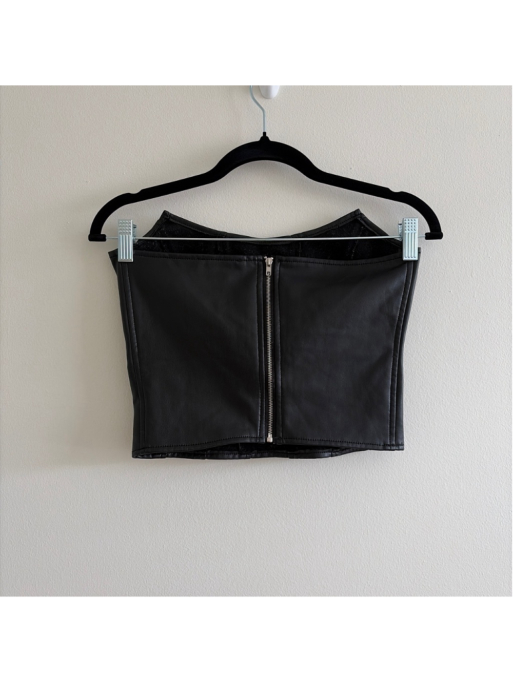Women's FOREVER 21 Black Faux Leather Strapless Crop Top S - Picture 2 of 3